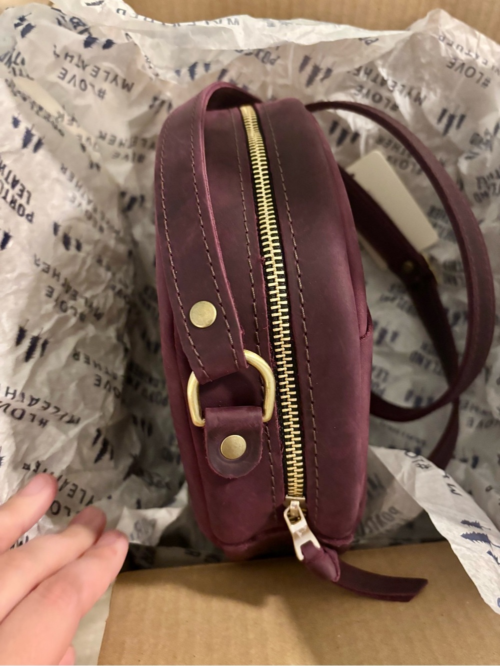 Portland Leather Large Circle Crossbody Bag in Larkspur BNNU - Picture 8 of 11